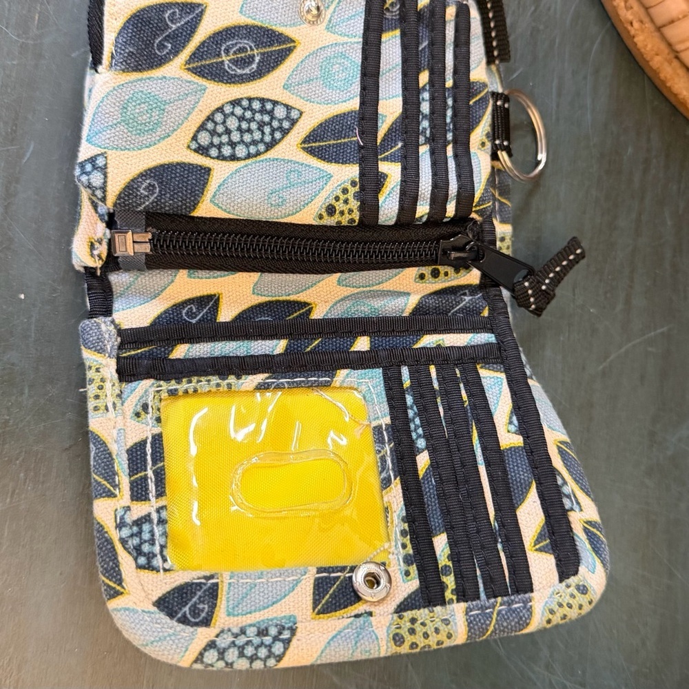 Kavu Big Spender zippy  trim-fold wallet with leaf pattern. Snap closure - Picture 7 of 16